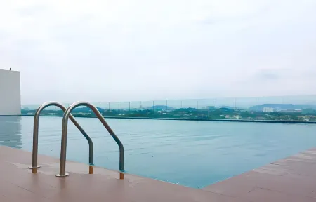 May's Place @ Evo Soho Suites Отели рядом с достопримечательностью «Denai Sungai Kebangsaan @ Sungai Langat»