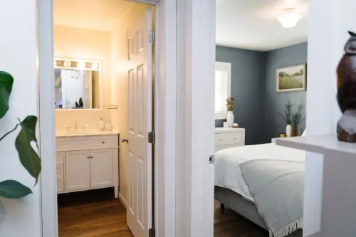 Beautifully updated 2-bed, 1-bath home in downtown Cody. Sleeps 5!