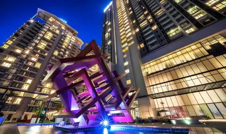 Grand Delemen by Quince Home Отели рядом с достопримечательностью «SkyWorlds theme park parking»