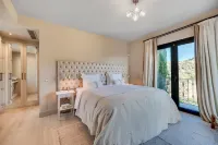 All About La Boheme - Villas