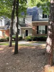 Charming 2-bedroom townhome in wonderful Raleigh with WiFi, AC Institute for Advanced Analytics附近的飯店