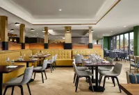 Hotel Alpenrock Breckenridge, Curio Collection by Hilton - breakfast