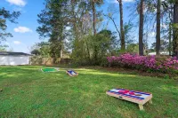 Entire home in Savannah, GeorgiaPet Friendly~Gym~Putting Green~Office~Grill Top