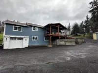 Redlands farm Hotels near Molalla Assembly of God