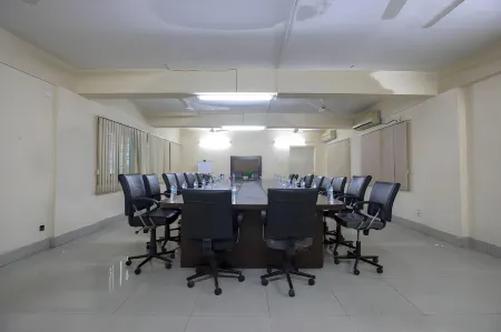 Continental Guest House Отели рядом с достопримечательностью «Индиан Музеум»