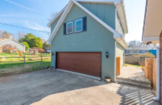 Charming, Quiet & Private Apt in Great Location w/ Wi-Fi & Laundry