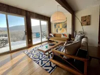 Cozy Cottage with Stunning Mountain Views