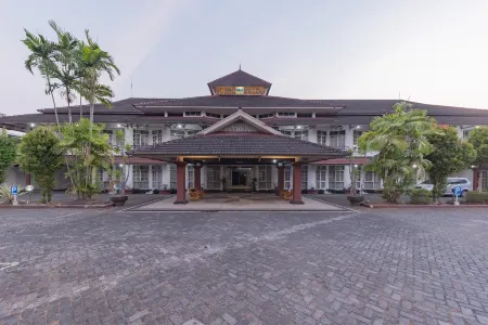 Urbanview Hotel Crown Tasikmalaya by RedDoorz Отели в г. Cipedes