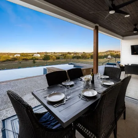 NEW Pool, Hot Tub, Fire Pit, Views on 10 acres, 5 mins from DT Johnson City!