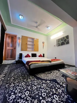 K.S Palace Hotels near Jamia Masjid Manigam