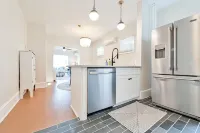 Beachy 3-bedroom house with WiFi and AC in walkable Margate