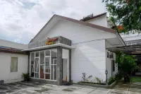 RedDoorz @ Solo Baru