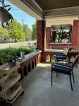 Cozy 1-bedroom lovenest in Covington with AC, WiFi pet-friendly fenced backyard