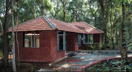 Aavarana Resort Отели рядом с достопримечательностью «MEIL PKG-3 CAMP»