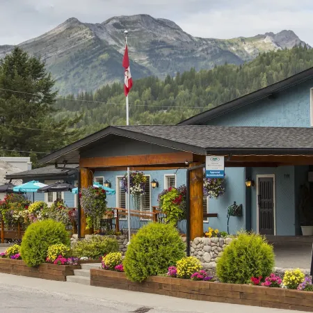 Red Tree Lodge
