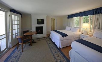Colonial Inn Harbor Springs