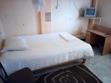 Olympia Hotel Отели в г. Найяеруру