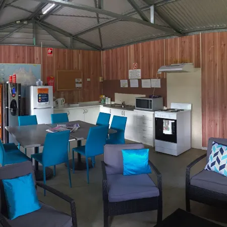 Acacia Caravan Park & Holiday Units