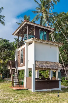 1511 Coconut Grove Hotels near Tekek - Juara Trailhead