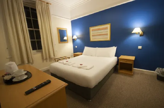 道格拉斯軍火旅館