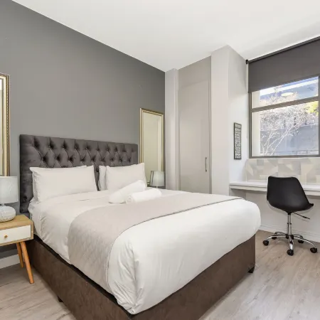 Easy Stay - the Median Rosebank Отели рядом с достопримечательностью «Роузбенк»