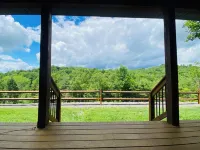Luxury cabin on private drive. Fall foliage at its finest, waterfront access.