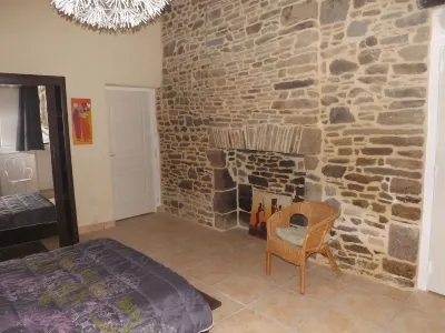 Urban premium ground floor cottage for 2-6 pers historic Fougeres, Label House of Fr.