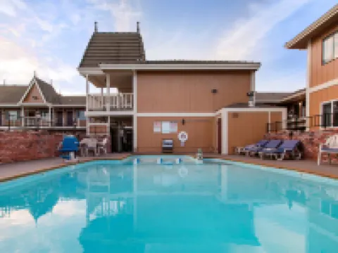 Ramada Bayside Inn and Suites Hotels in Eureka