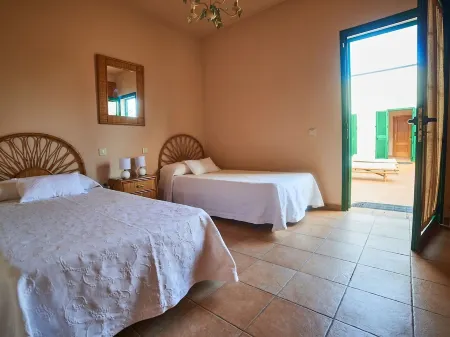 Villa in la Oliva with Volcano View Pool