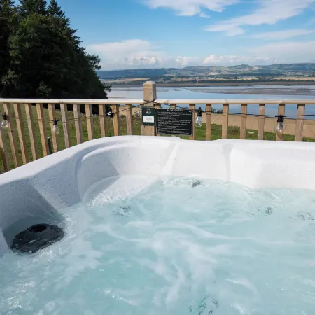 Seaview Cabin Sleeps 2 -Hot Tub - Parking