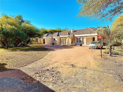 موكولودي هايد أوت Hotels near Mokolodi Nature Reserve