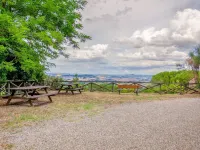 Spacious Tuscany Retreat - Wifi