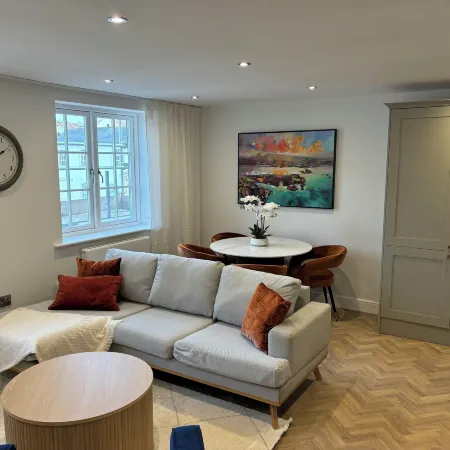 Charles Hope Salisbury Centre Hotels in Salisbury