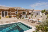 Wooden Villa by Cadenzalux Hotel a Carvalhal