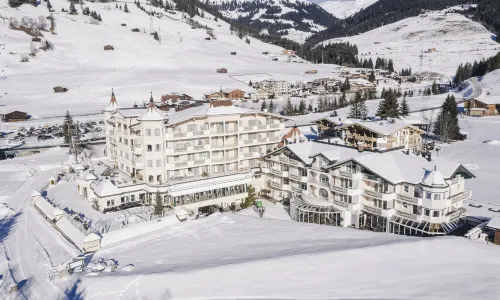 Traumhotel Alpina Superior --Luxushotel Mit Badesee