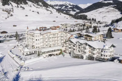 Traumhotel Alpina Superior --Yoga Und Ayurvedahotel فنادق في Gerlos