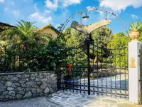Aesthetic Holiday Home in Palaiochora Near Sea Beach