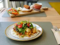 Forest-Edge Family Bungalow Hotel di Hoenderloo