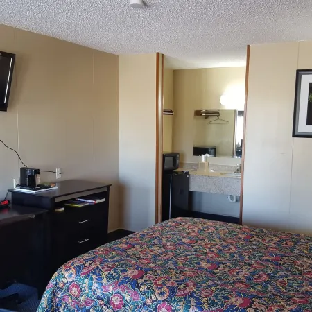 Carefree Inn Flatonia