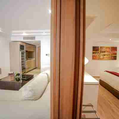 Victoria Crown Plaza Hotel Rooms