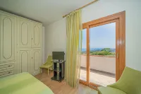 Master Apartment in Villa 6 to 8 Persons with Large Private Garden