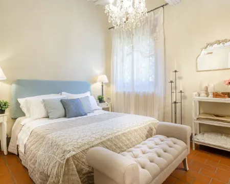 Rosyabate Cottage, with Private Garden and Views Between Lucca and Pistoia Hotels in Uzzano