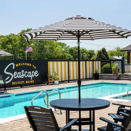 Seascape Motel & Cottages