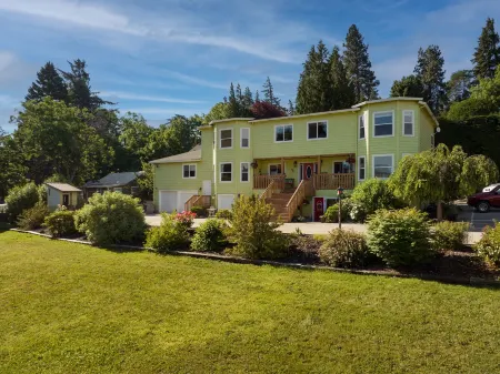 The Irish Inn Отели рядом с достопримечательностью «Винзенс Лосманн Мемориал Стейт Нэчурал Арея»