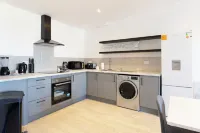 Kings Building- 2 Bed & Bathroom Flats Hotels in Swansea