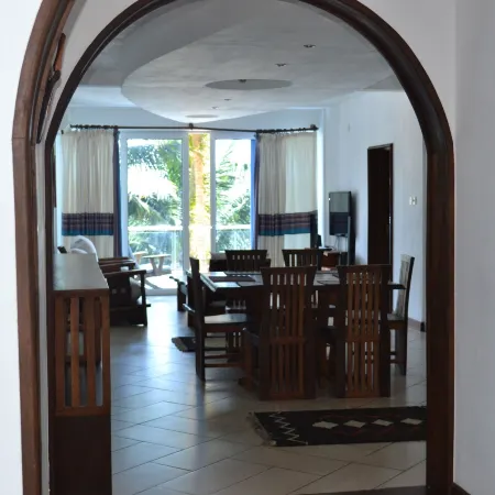 Cowrie Shell Beach Apartments Official