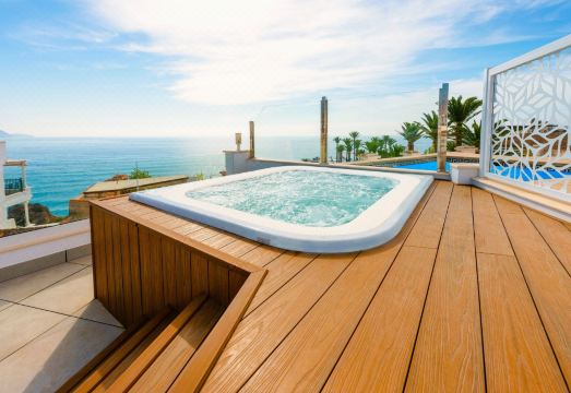 네르하 숙소 전경 및 분위기