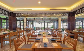 Vinh Hung Riverside Resort & Spa