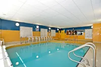 Econo Lodge Inn & Suites University - piscine