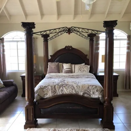 Retreat Guesthouse Luxury Suites